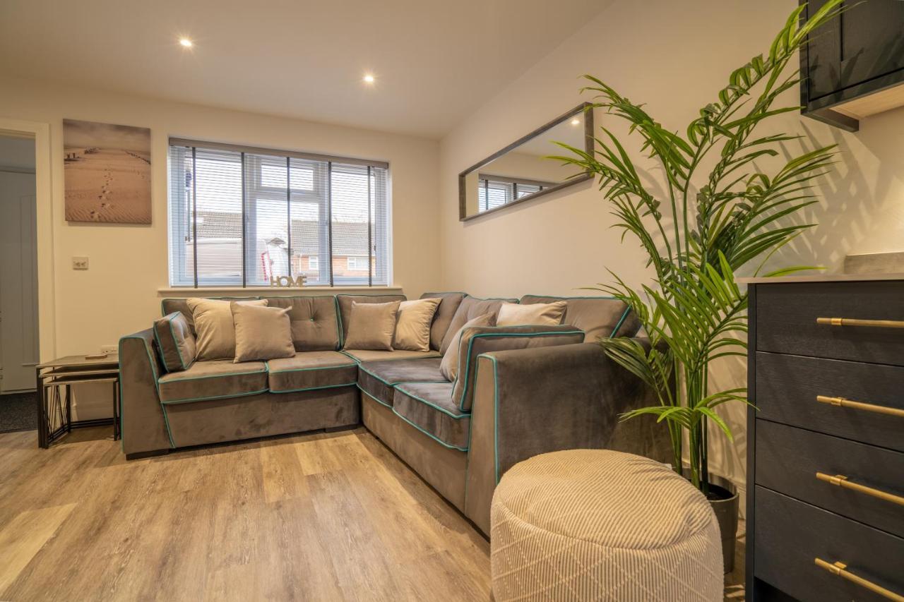 Mill Road Ground Floor Apartment Crawley  Exteriör bild