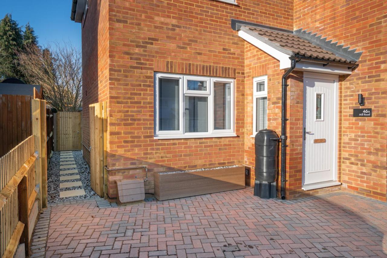 Mill Road Ground Floor Apartment Crawley  Exteriör bild